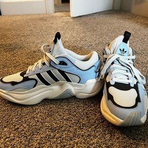 ADIDAS TRAINERS NWOT